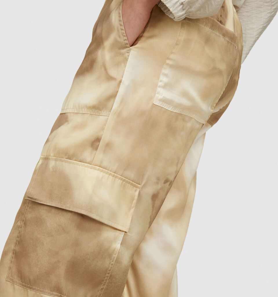 Printed satin cargos - women's regular fit trousers - Multi-color | Sisley image number 5